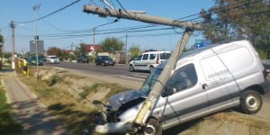 accident-balcescu-stalp