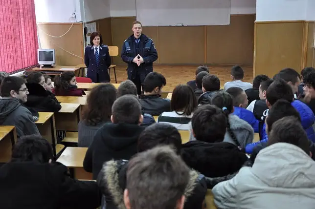 Siguranța elevilor – prioritate a polițiștilor din Bacau
