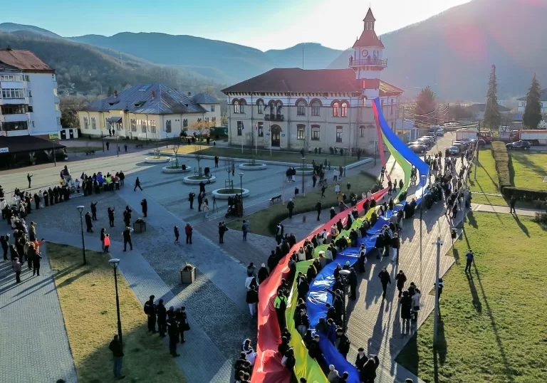 tricolor targu ocna