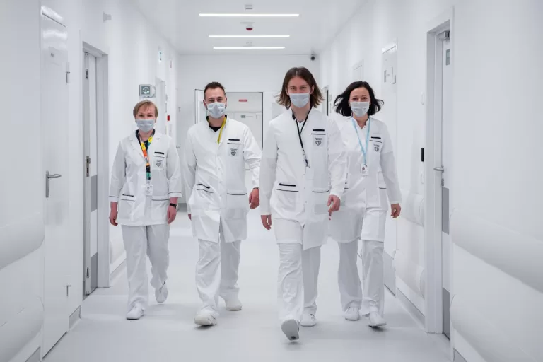 Pielea vs. materialele sintetice Ce tip de înc?l??minte medical? este mai durabil? ?i confortabil?