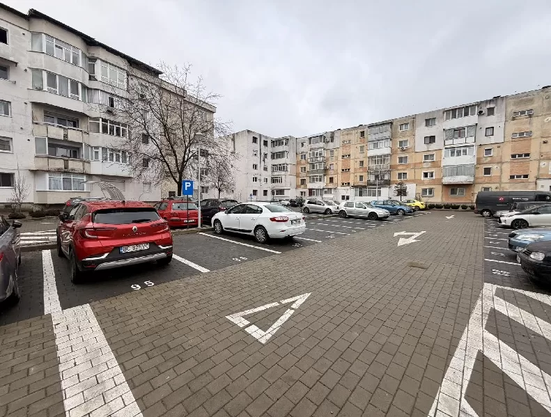 Anulată procedura pentru parcările de reședință din zona Martir Horia; Primăria Bacău va relua atribuirea locurilor.
