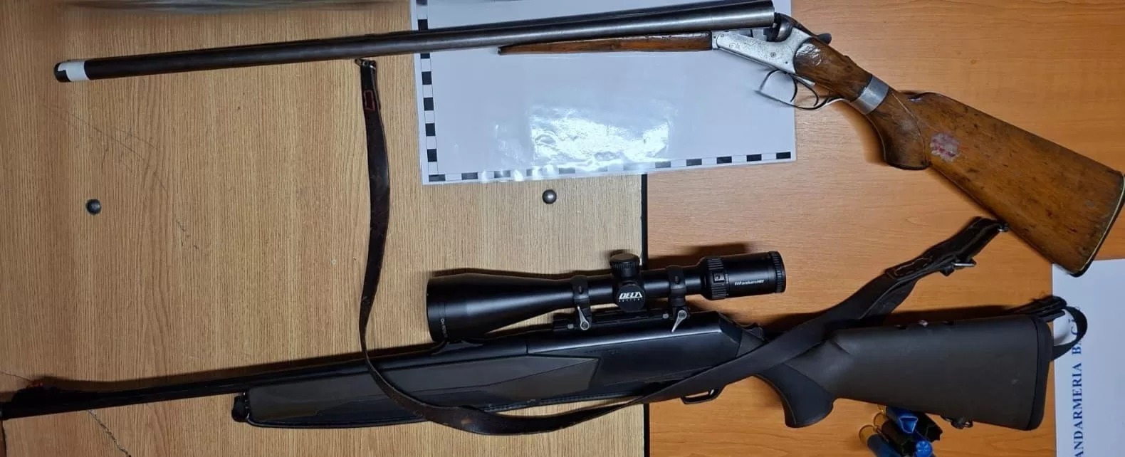 Un bărbat din Bacău a fost surprins noaptea pe câmp având asupra sa arme de vânătoare.