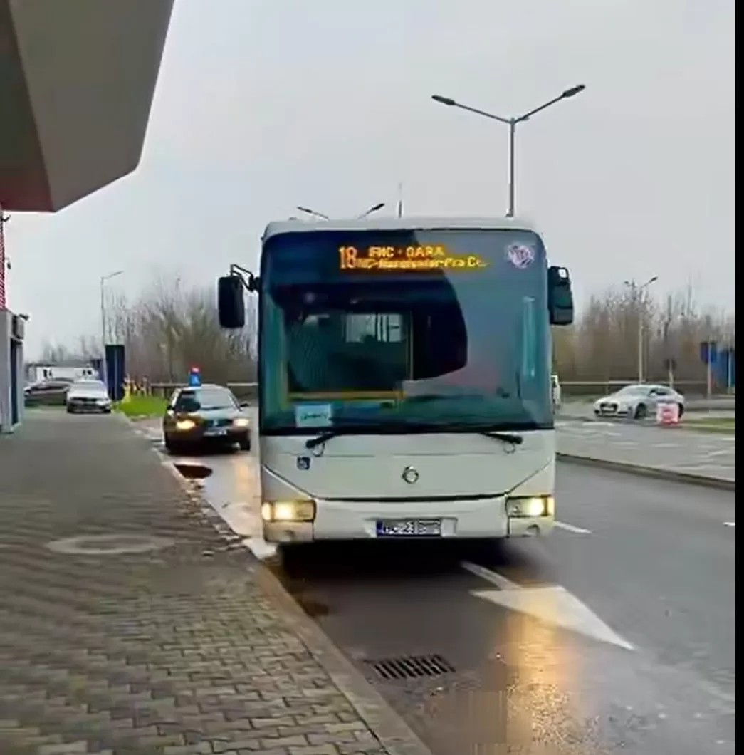 Serviciu de transport public direct între Gara Bacău și Aeroport, sincronizat cu programul zborurilor.