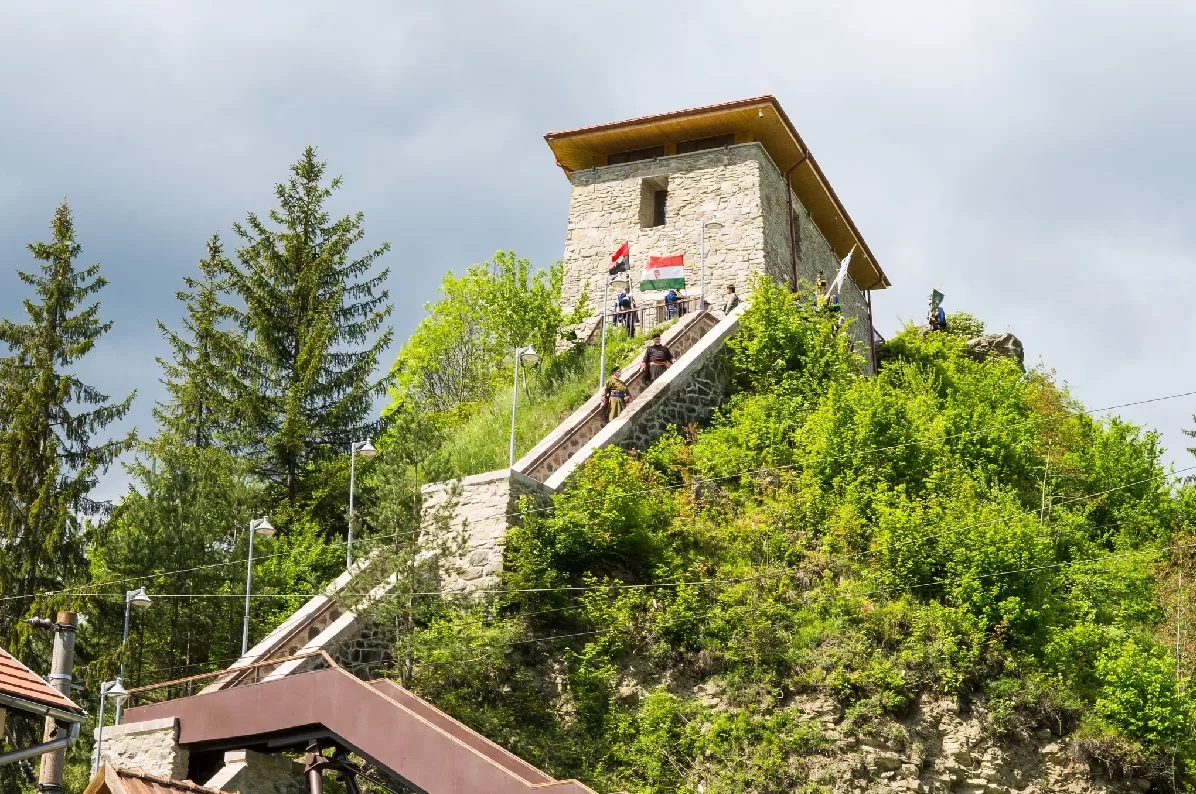 cetatea steaguri
