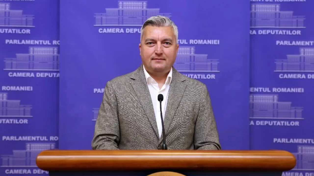 Deputatul PSD de Bacău, Lucian Bogdănel, co-inițiator al legii care interzice vânzarea de acțiuni din companiile strategice: „Climatul economic impredictibil reclamă consolidarea urgentă a acestor companii, nicidecum vânzarea lor”