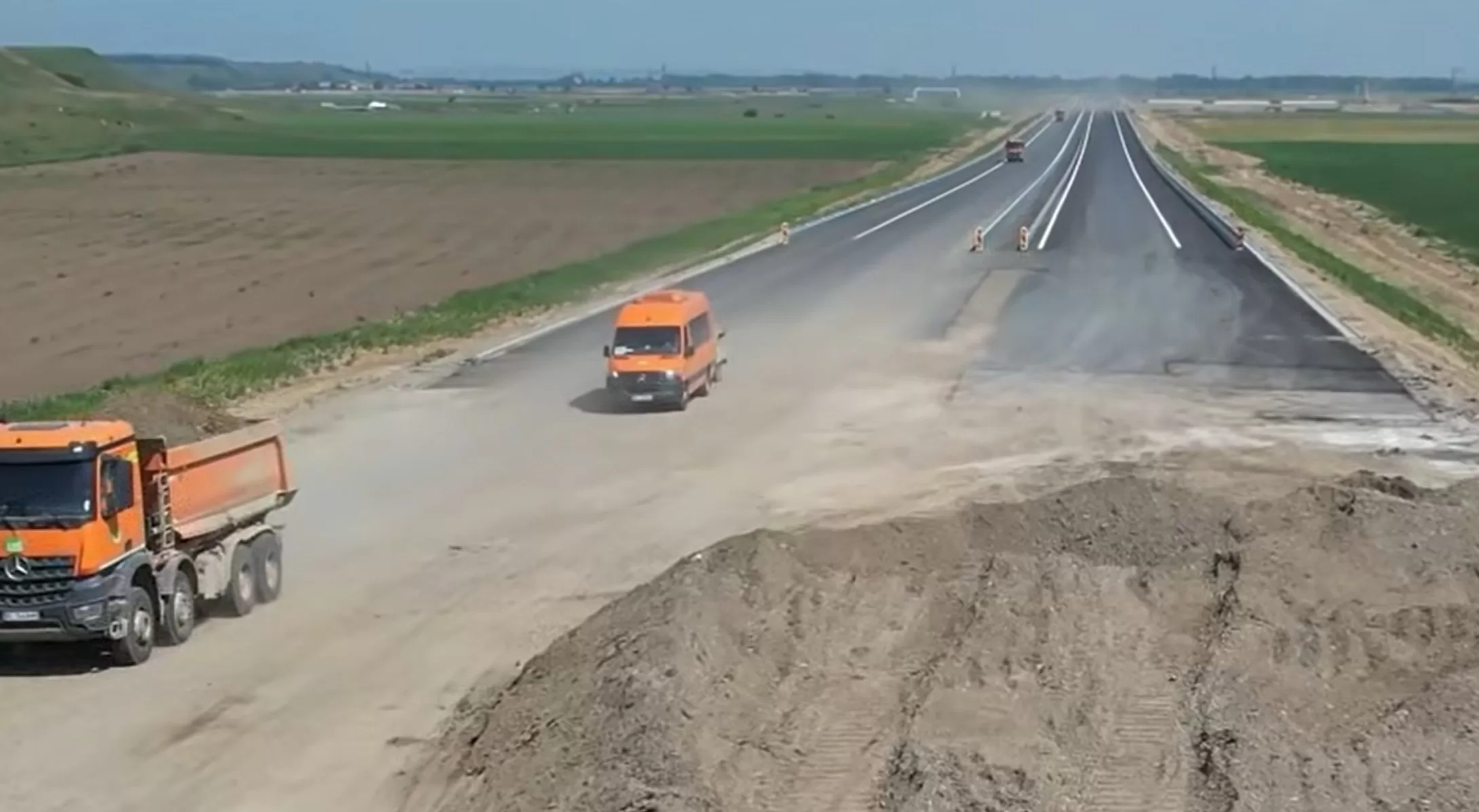 Noi imagini aeriene de pe Autostrada A7 Bacău – Pașcani. Lucrările pe lotul Trifești – Gherăești au ajuns la 48%
